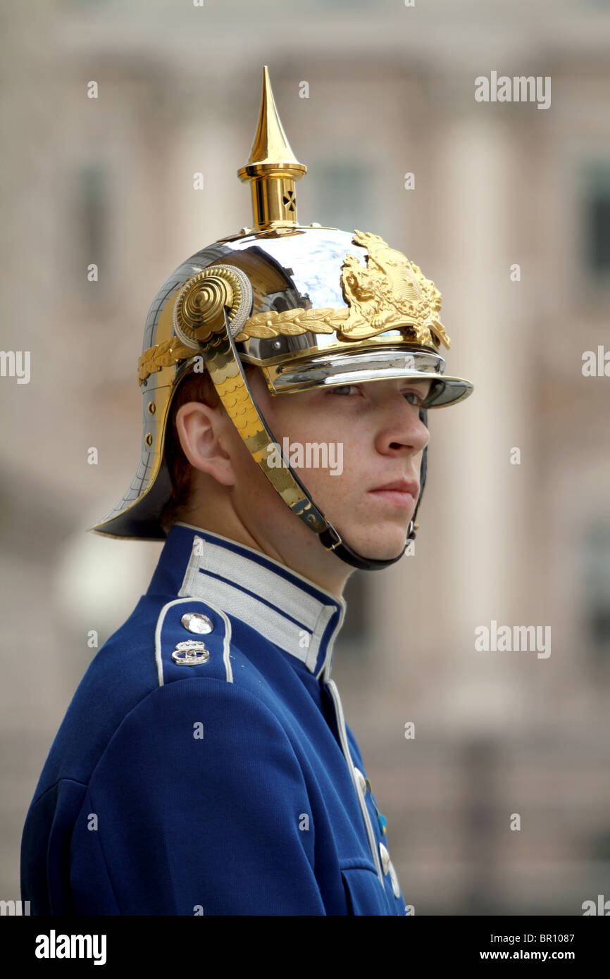 Gardien de l'Hogvakten au Palais Royal ou château appelé la KUNGLIGA SLOTTET à Stockholm, Suède Banque D'Images