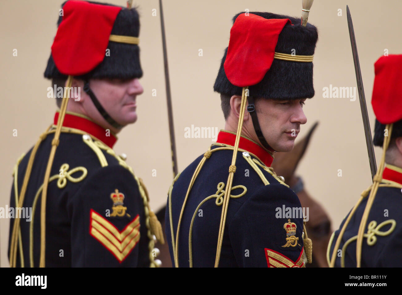 Close-up de l'artillerie des hommes dans leurs uniformes. 'La couleur' 2010 Parade Banque D'Images