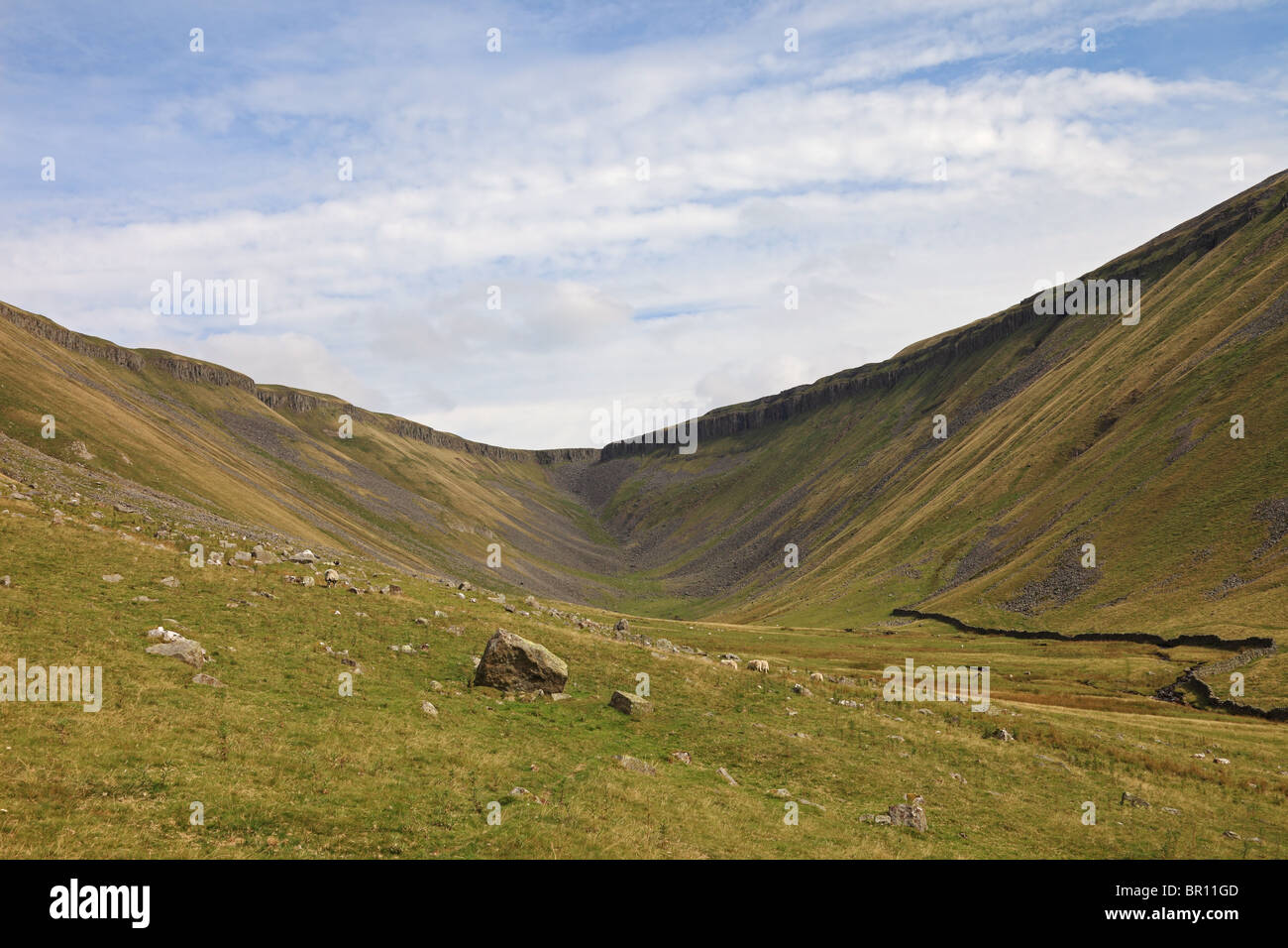 Le cours supérieur de la vallée glaciaire de la haute Tasse Nick Pennines Cumbria UK Banque D'Images