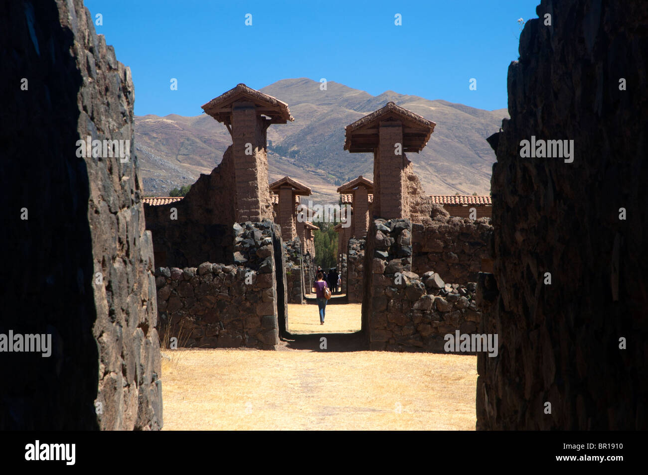 Les ruines Inca à l'ancien Temple de Viracocha, Raqchi, sur la route entre Cusco et Puno, Pérou. Banque D'Images