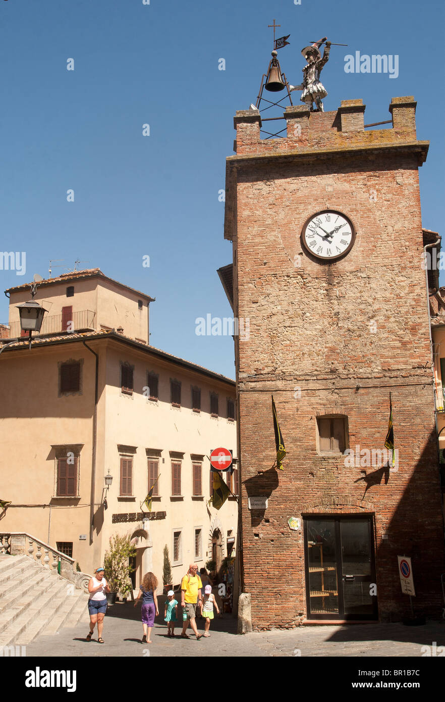 Réveil et clocher à Montepulciano en Toscane Italie Banque D'Images