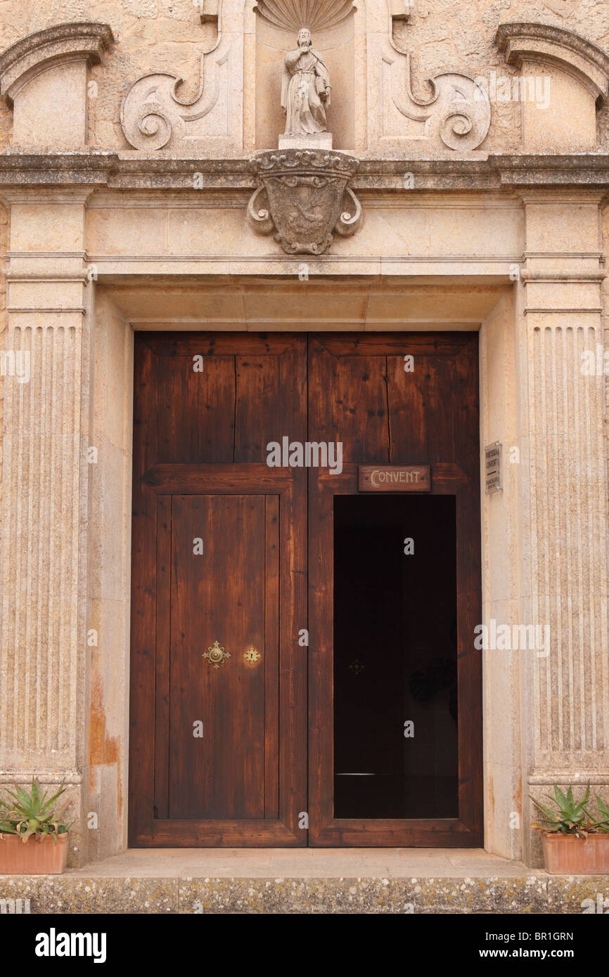 L'entrée du couvent Santuari de Nostra Senyora de Cura couvent à Puig de Randa Mallorca Majorque Espagne Banque D'Images