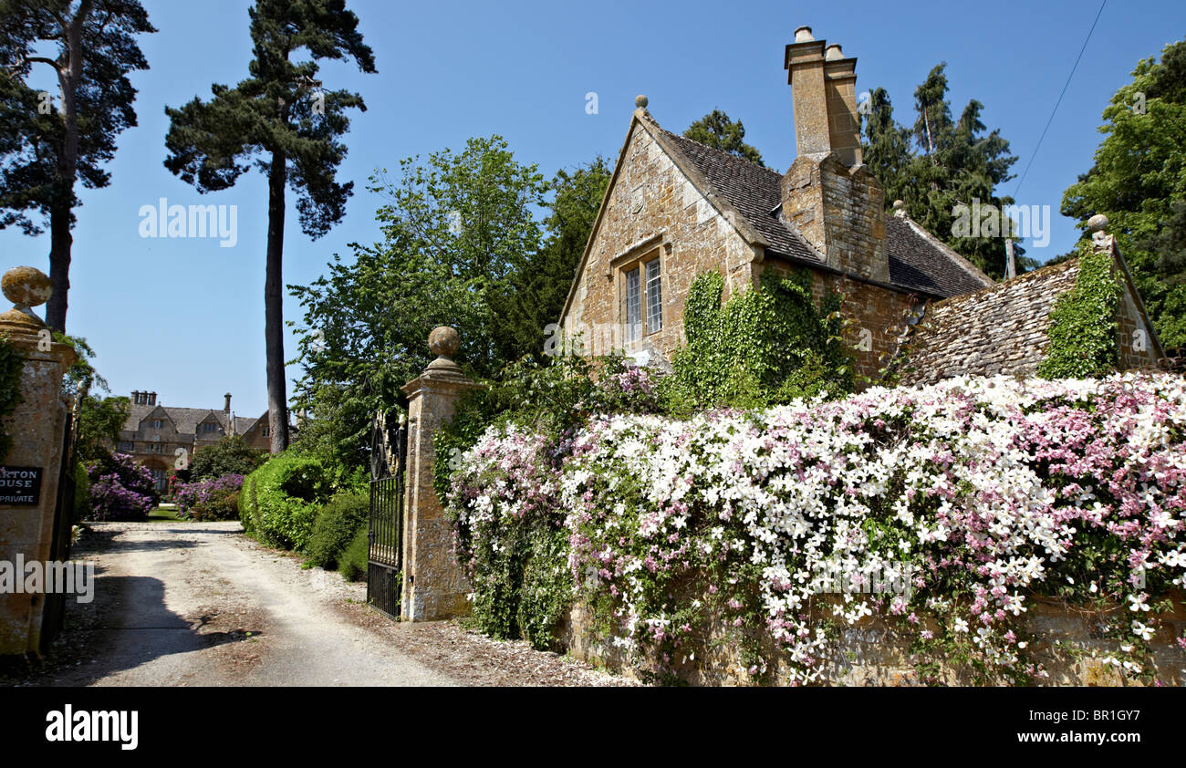 Maison de campagne traditionnelle dans les Cotswolds angleterre Europe Banque D'Images