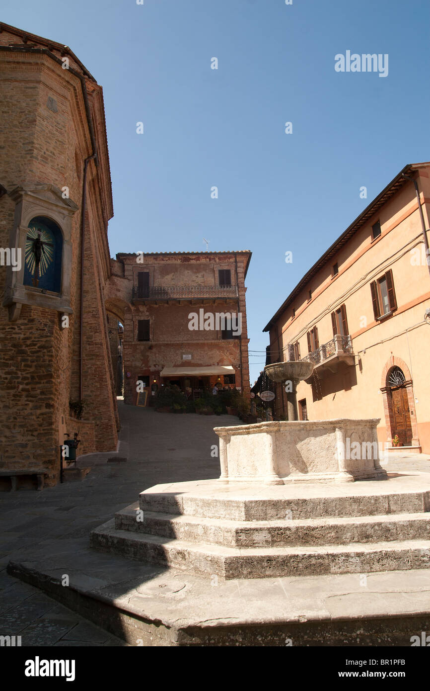 Fontaine en village de l'Ombrie Panicale près de Pérouse Italie Banque D'Images