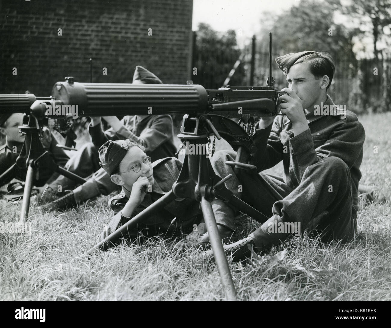 CORPS D'ENTRAÎNEMENT JUNIOR HERSE écoliers Public instruction militaire de base à Harrow en 1939 Banque D'Images
