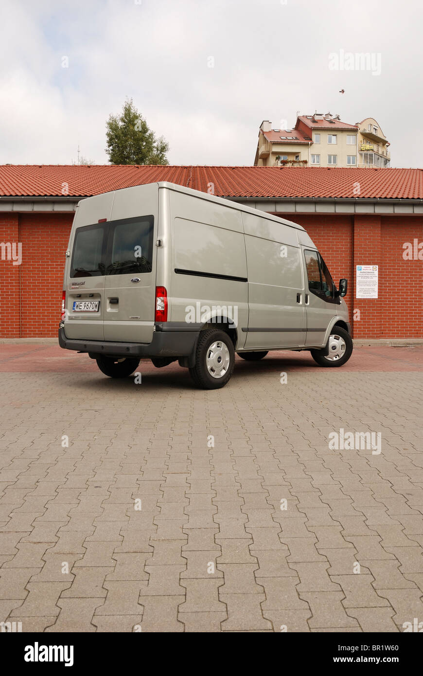 Ford Transit 2.4 TDCi 140 AWD T350 panneau de tendance van - Chill - MWB - Allemand MCV, panel van - espace de stationnement, ville Banque D'Images