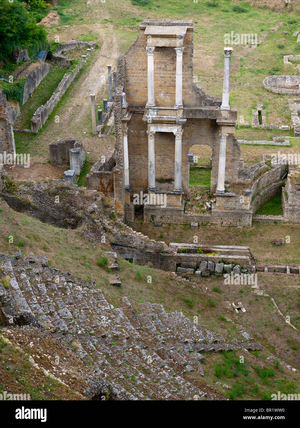 Le Teatro Romano, l'ancien théâtre romain à Volterra, Toscane, Italie, construit sous le règne de l'empereur Auguste. Banque D'Images