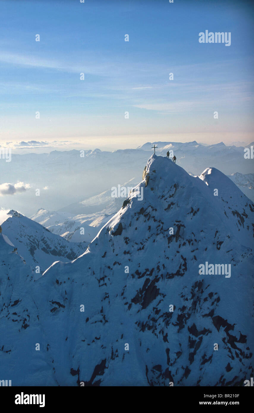 Sommet de la Weisshorn (4505m) en hiver pour deux participants, Valais, Suisse Banque D'Images