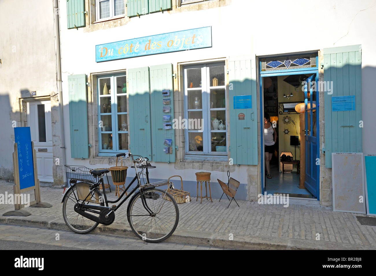 Scène de rue à Ile de Re Poitou Charentes France Banque D'Images