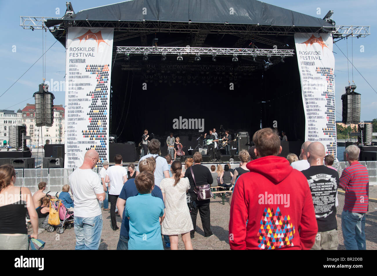 Les personnes bénéficiant de la musique en direct pendant le Festival de la Culture de Stockholm qui a eu lieu à Stockholm, Suède. Banque D'Images