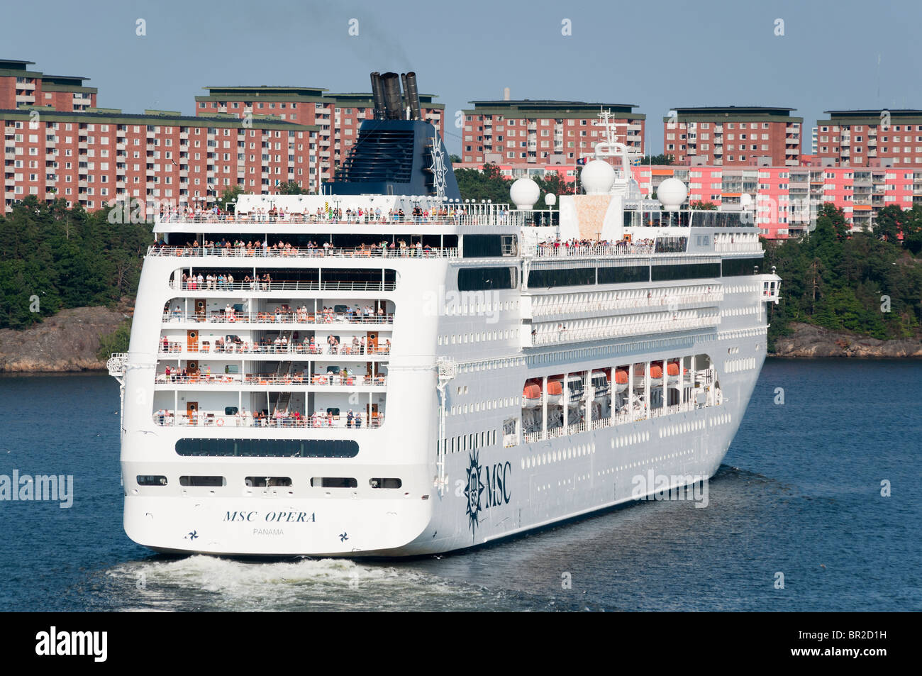 Le navire de croisière MSC 'Opera' en partant du port de Stockholm, Suède. Banque D'Images