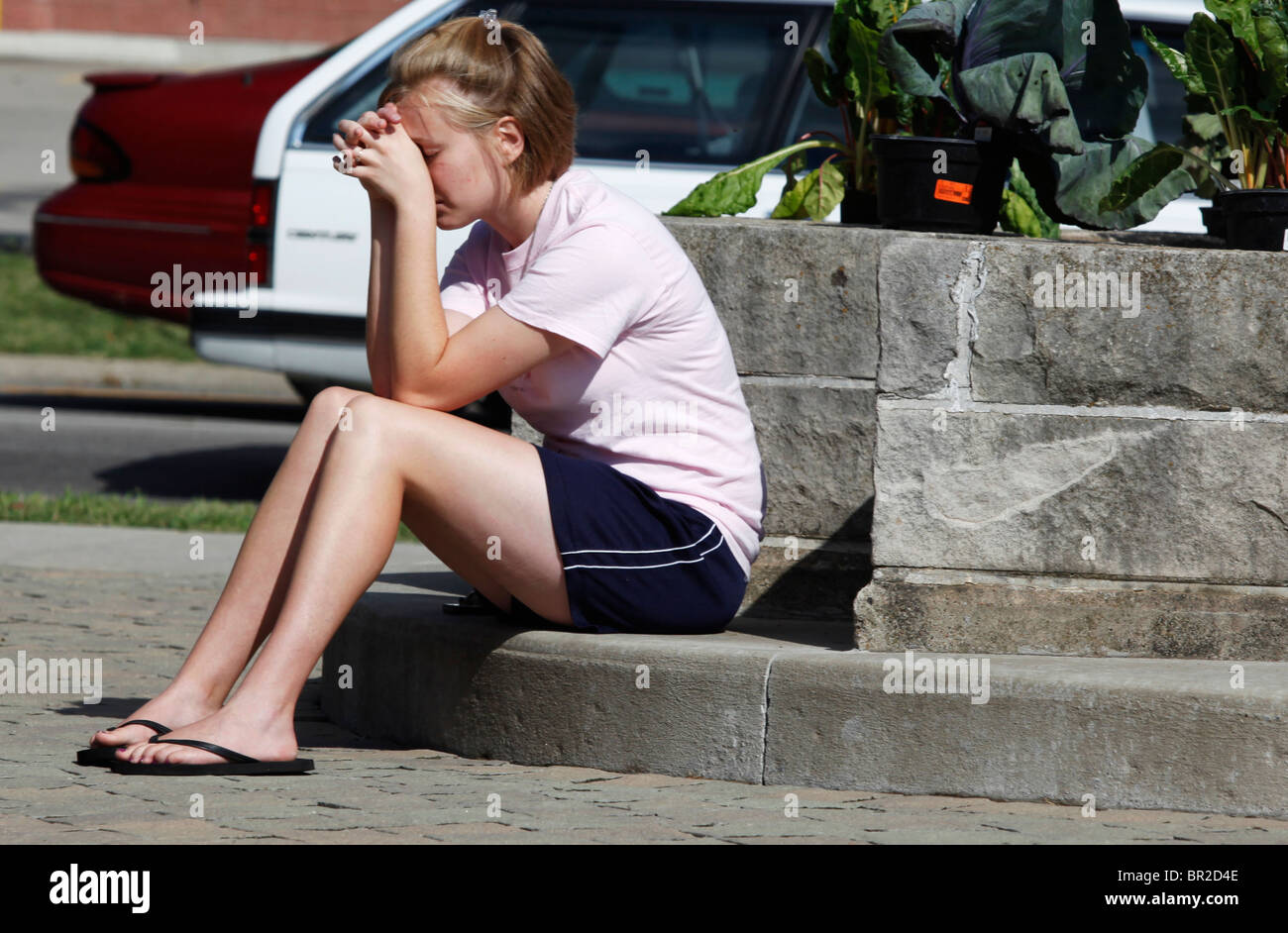 Erin Hoelting se souvient du héros tombés pendant la veillée de samedi en souvenir du 11 septembre 2001. Banque D'Images