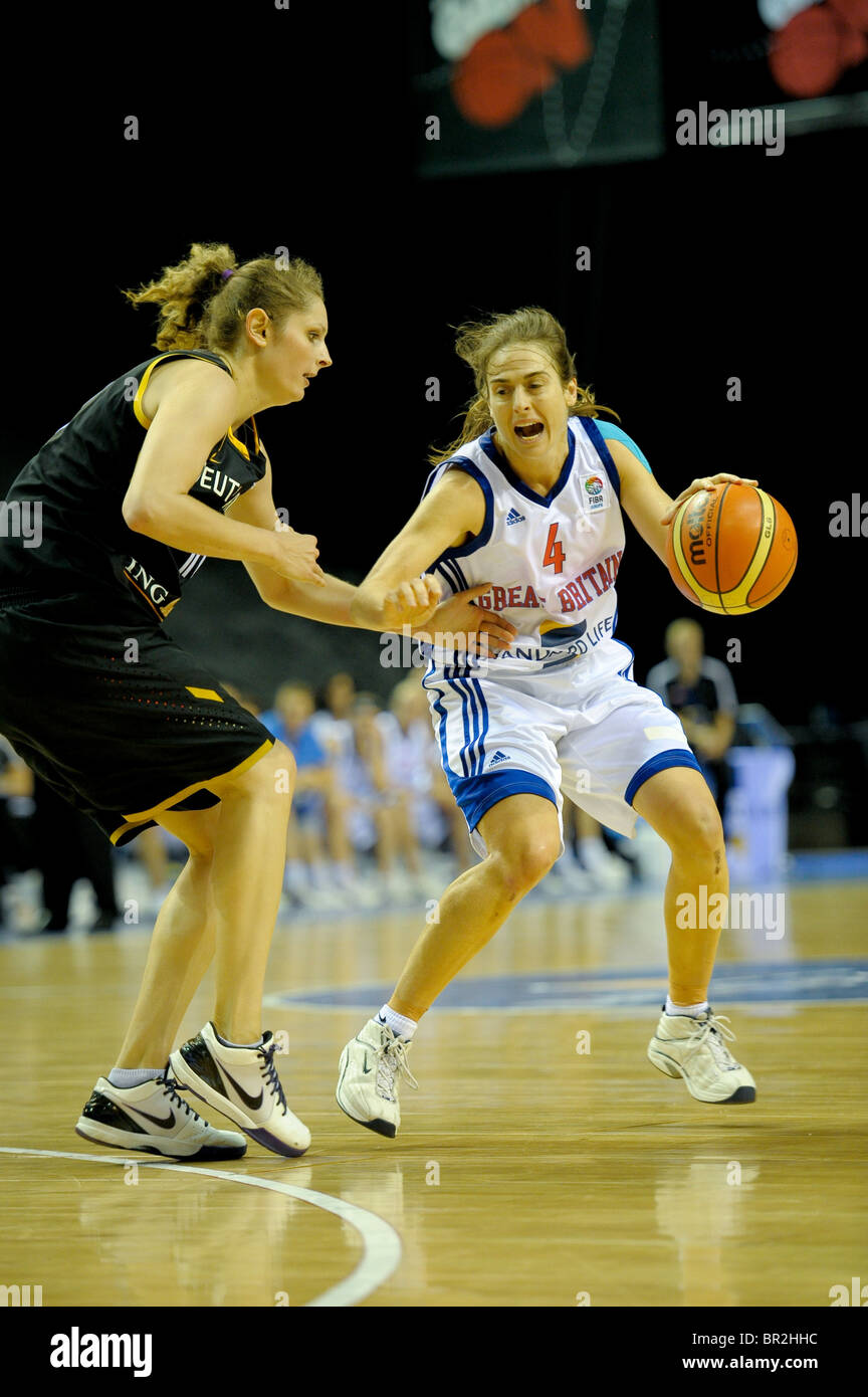 26.08.2010 Grande-bretagne prendre à l'Allemagne dans le basket-ball européen 2011 des femmes à l'Echo Arena qualificatifs à Liverpool. Banque D'Images