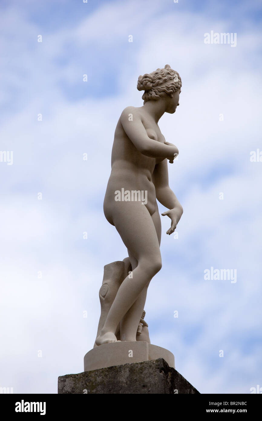 Statue de Vénus en haut la colonne dorique en raison de Chiswick House London England UK Banque D'Images