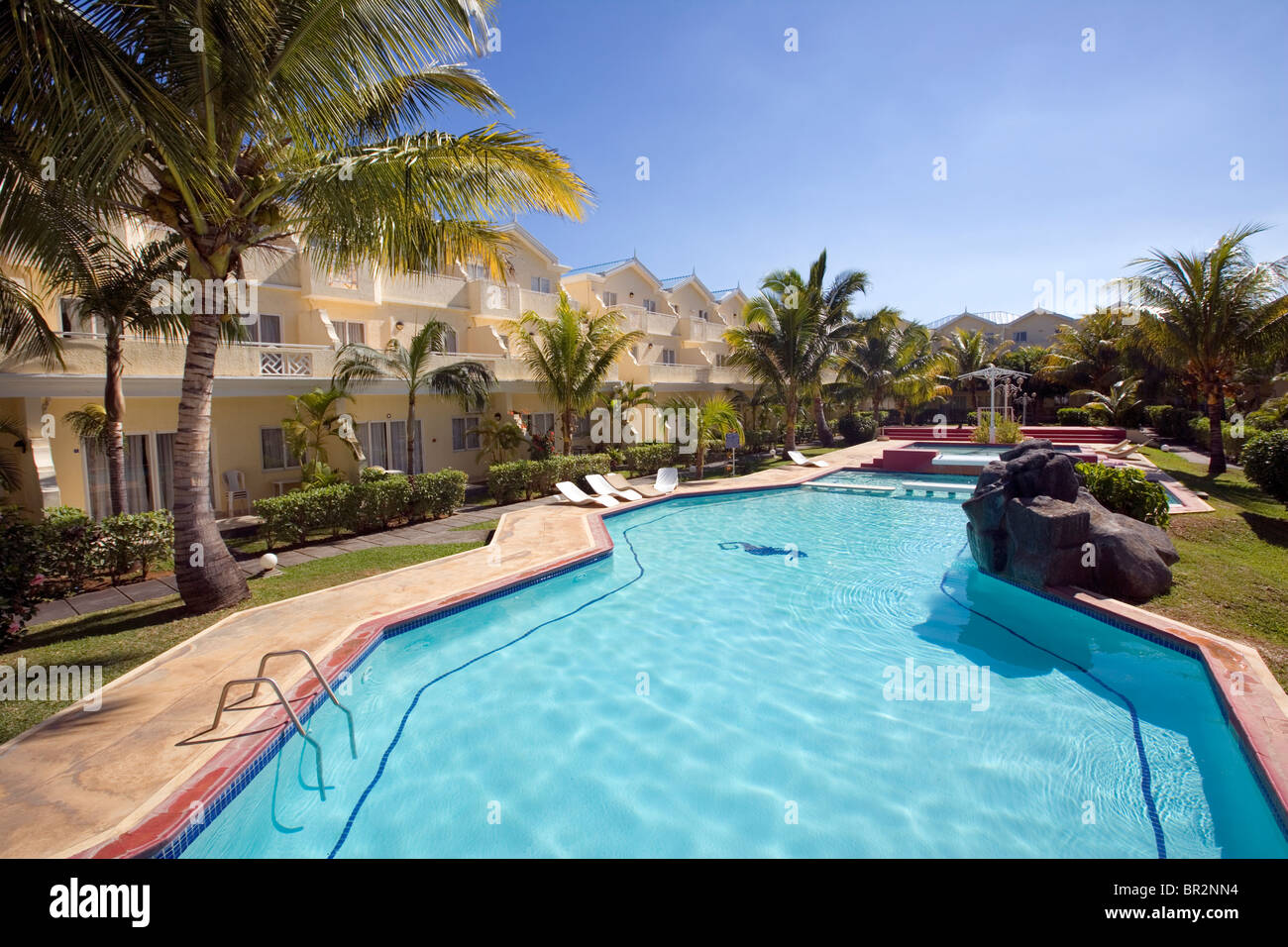 Complexe autour d'une piscine, Flic en Flac, Maurice Banque D'Images