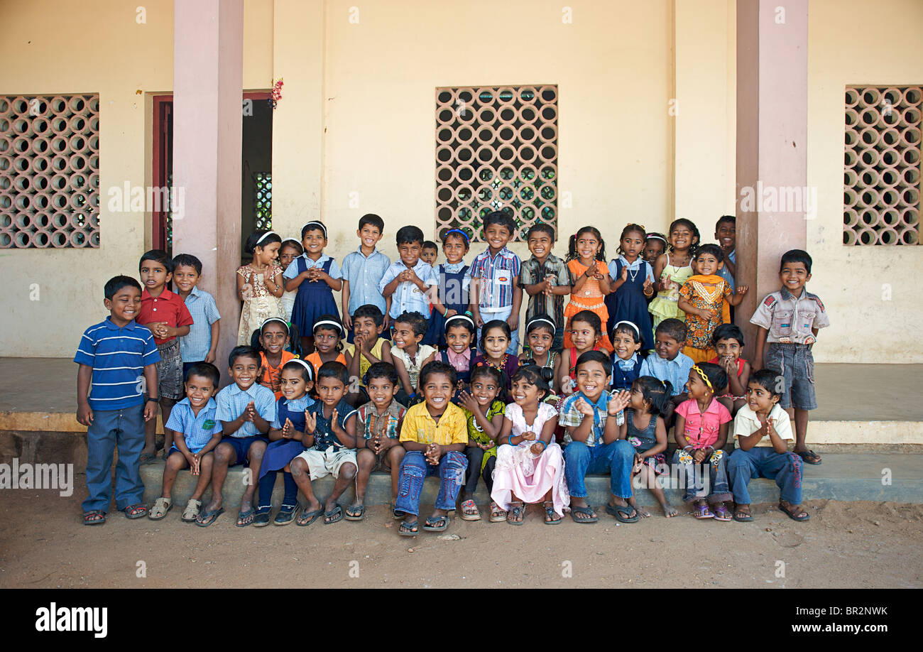 Des écoliers dans un portrait de groupe, Kerala, Inde Banque D'Images