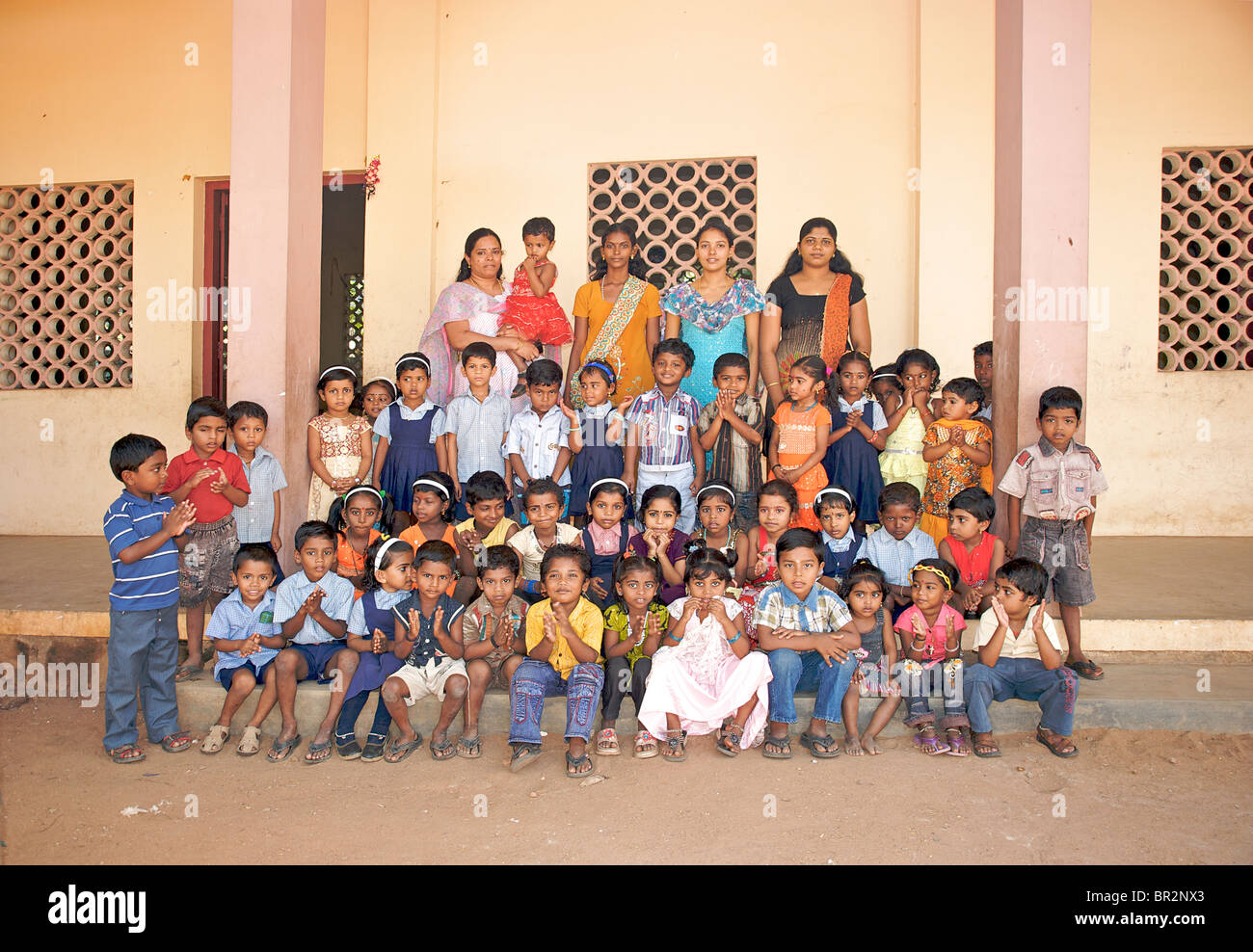 Des écoliers dans un portrait de groupe, Kerala, Inde Banque D'Images