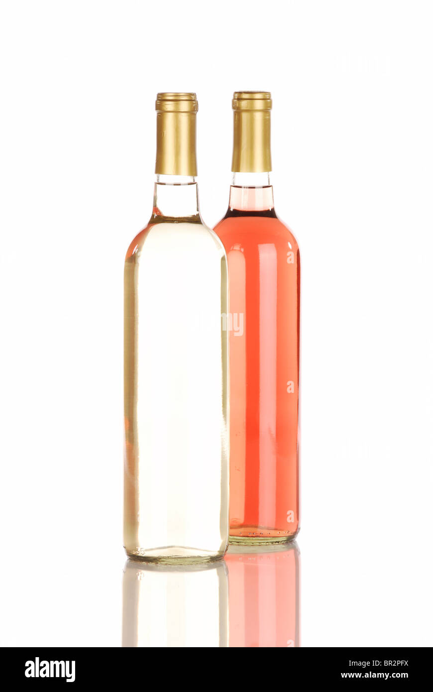 White Zinfandel blanc et les bouteilles de vin avec un fond blanc Banque D'Images