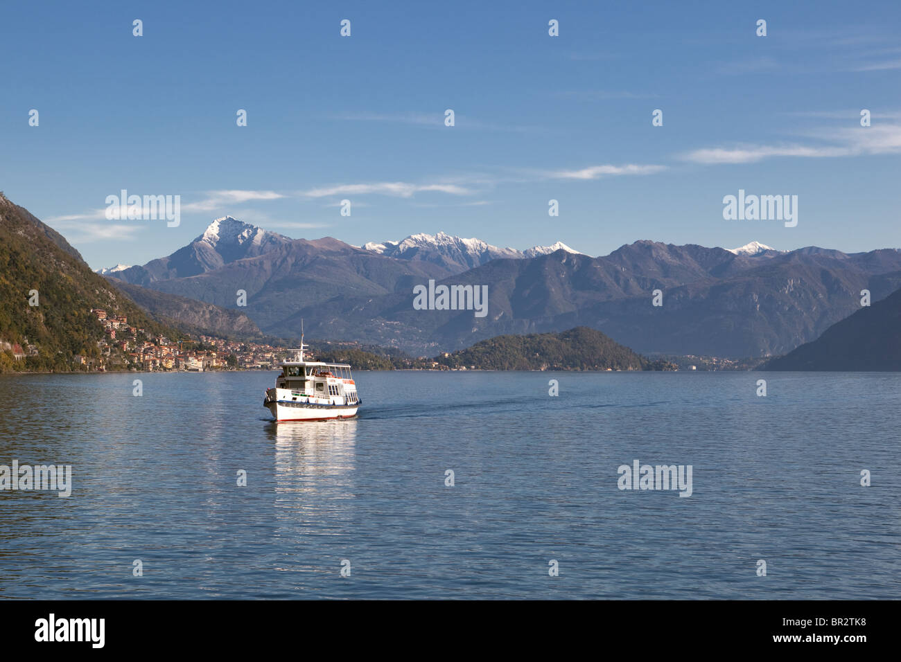 Matin ferry sur le lac de Côme Italie Banque D'Images Matin ferry sur le lac de Côme Italie Banque D'Images