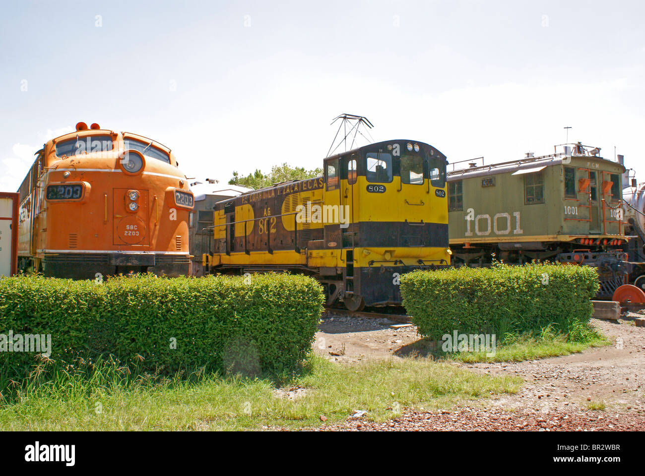 Locomotives diesel et électriques au Museo Nacional de los Ferrocarriles Mexicanos ou Musée National du chemin de fer, Puebla, Mexique Banque D'Images
