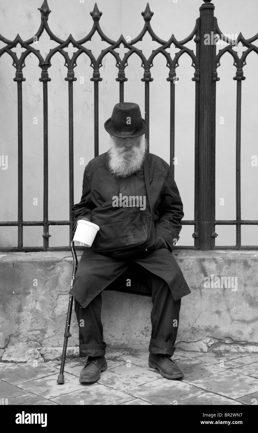 Mendiant dans les rues de Lviv, Ukraine Banque D'Images