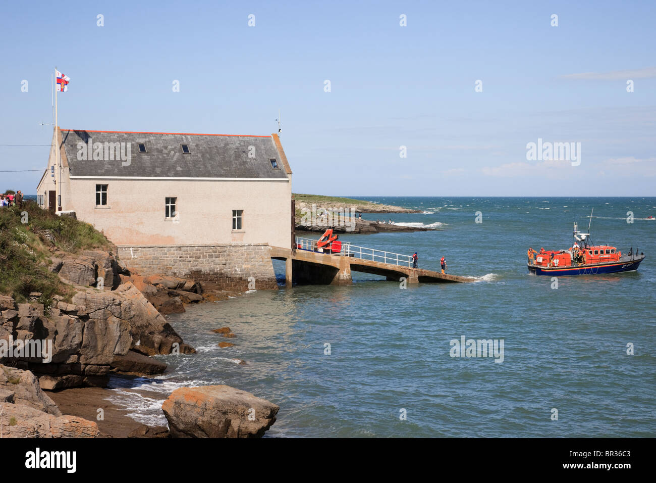 Llangefni, Isle of Anglesey, au nord du Pays de Galles, Royaume-Uni, Angleterre. Retour à l'embarcation de sauvetage Banque D'Images