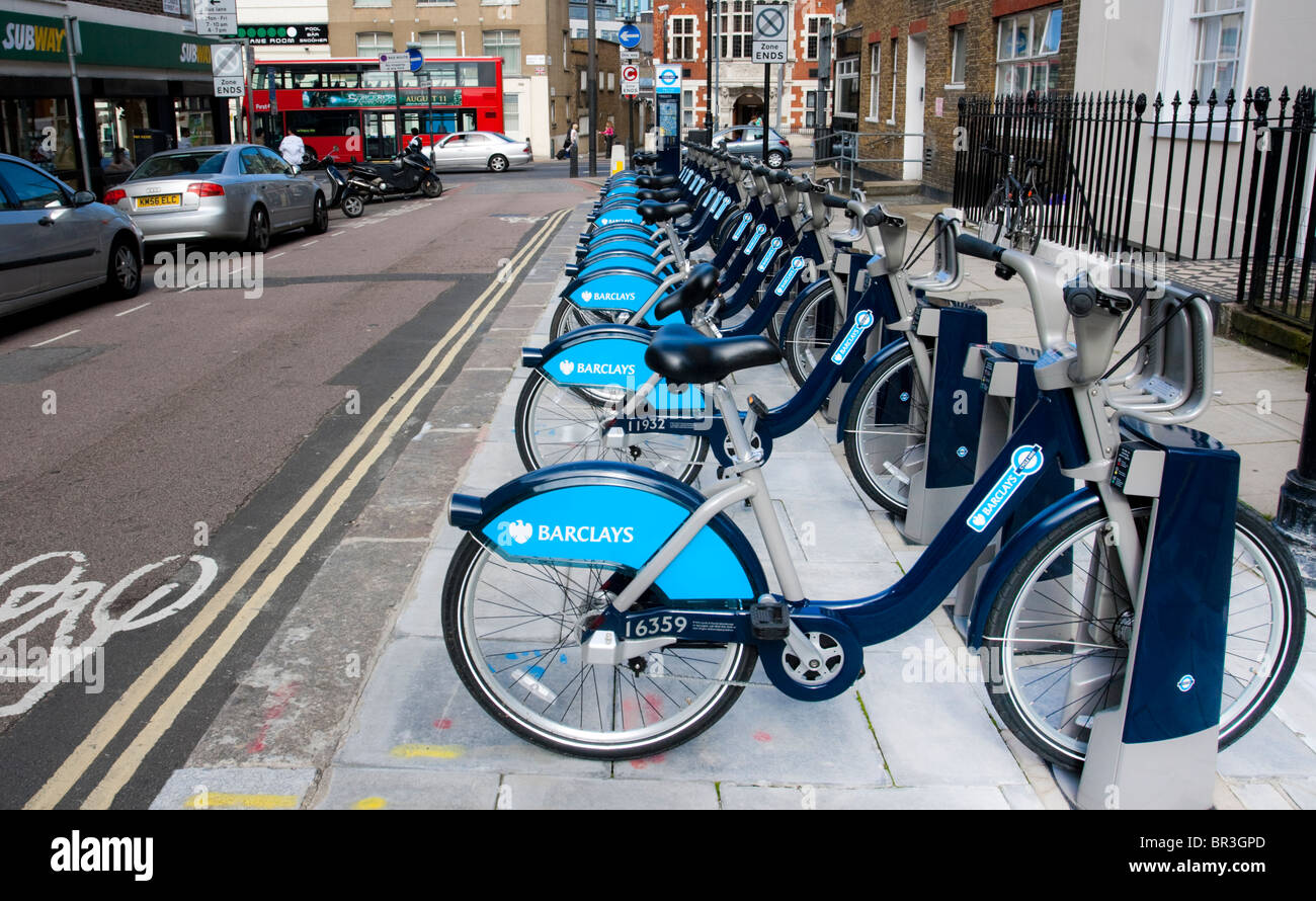 Une station de vélos dans le cadre de la new London's Barclay's location de voitures scheme, NW1, England, UK Banque D'Images