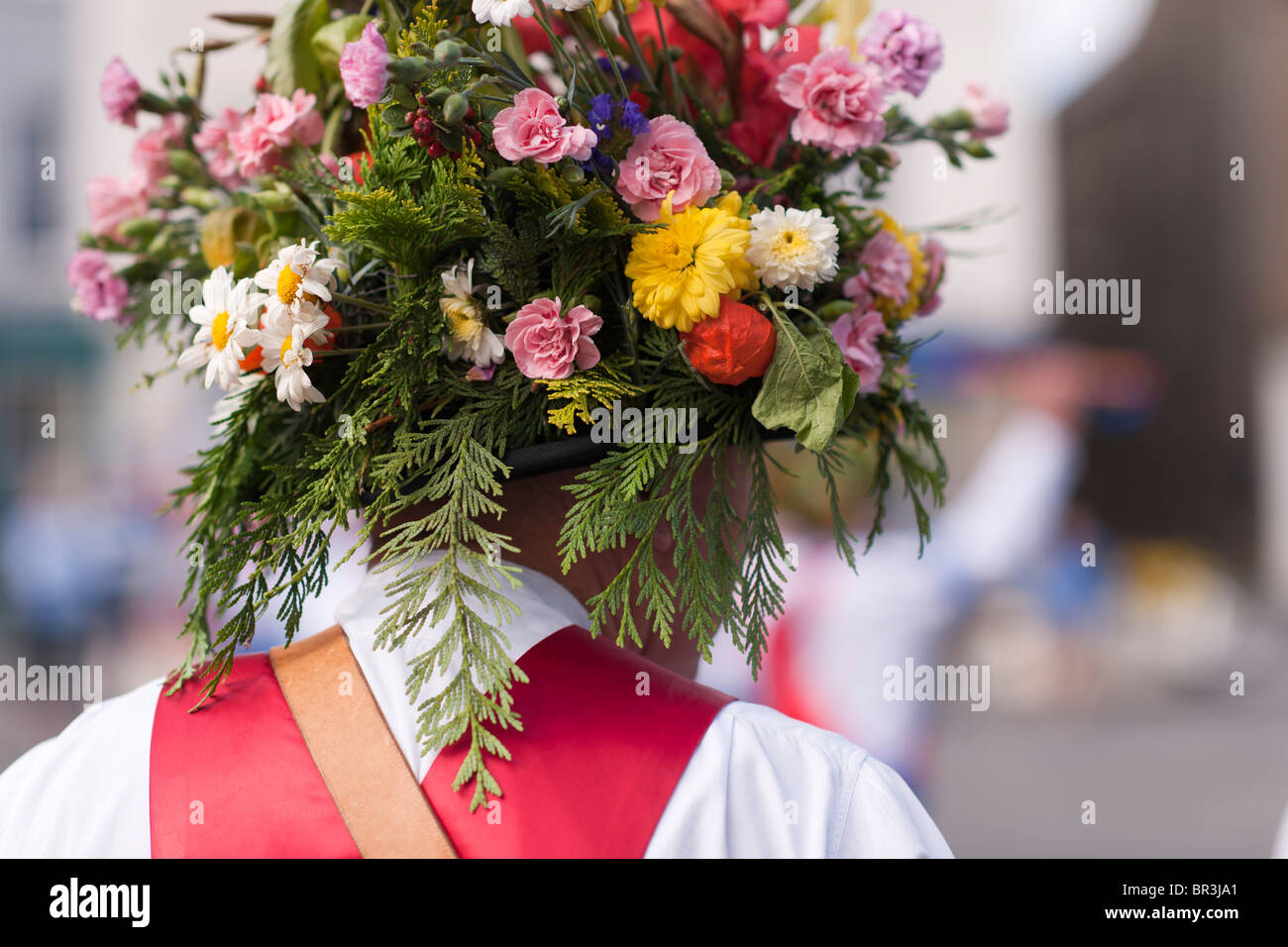 Ville de Ripon Morris dance side - chapeau décoré de fleurs d'été Banque D'Images