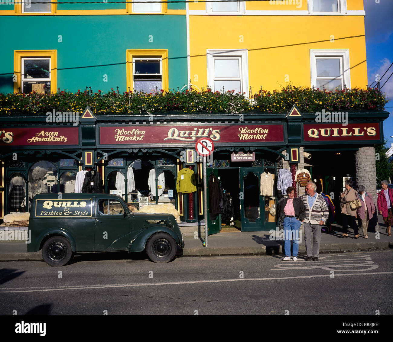 Kenmare, Co Kerry, Ireland;Vue extérieure d'une boutique Banque D'Images