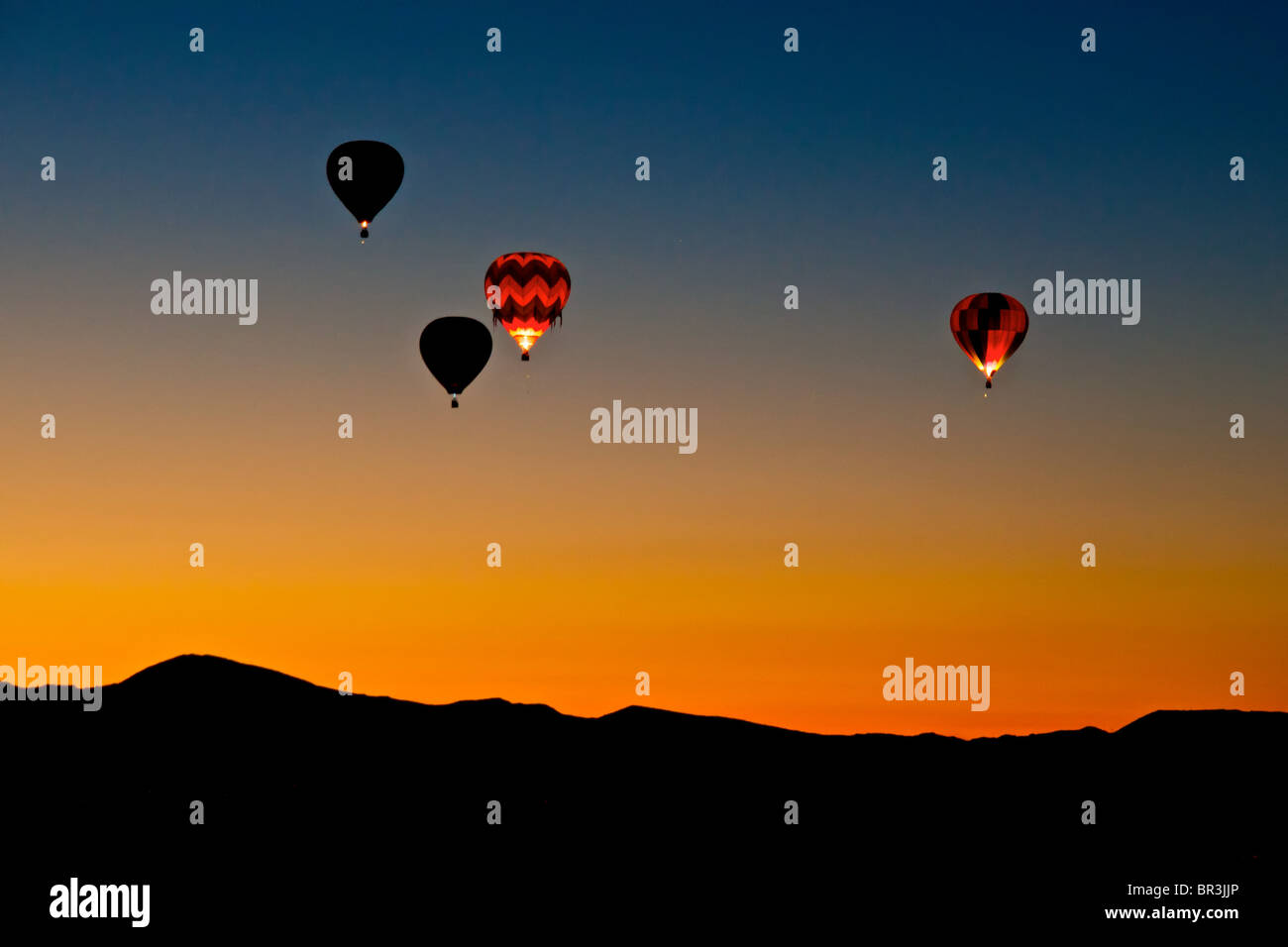 Reno Nevada a accueille la patrouille de l'aube le lever du soleil au début de la 2010 grand ballon race. Banque D'Images