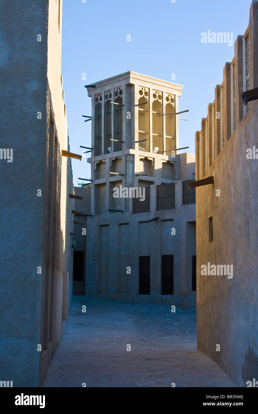 Wind tower dans le district de Bastakia À DUBAÏ, ÉMIRATS ARABES UNIS Banque D'Images