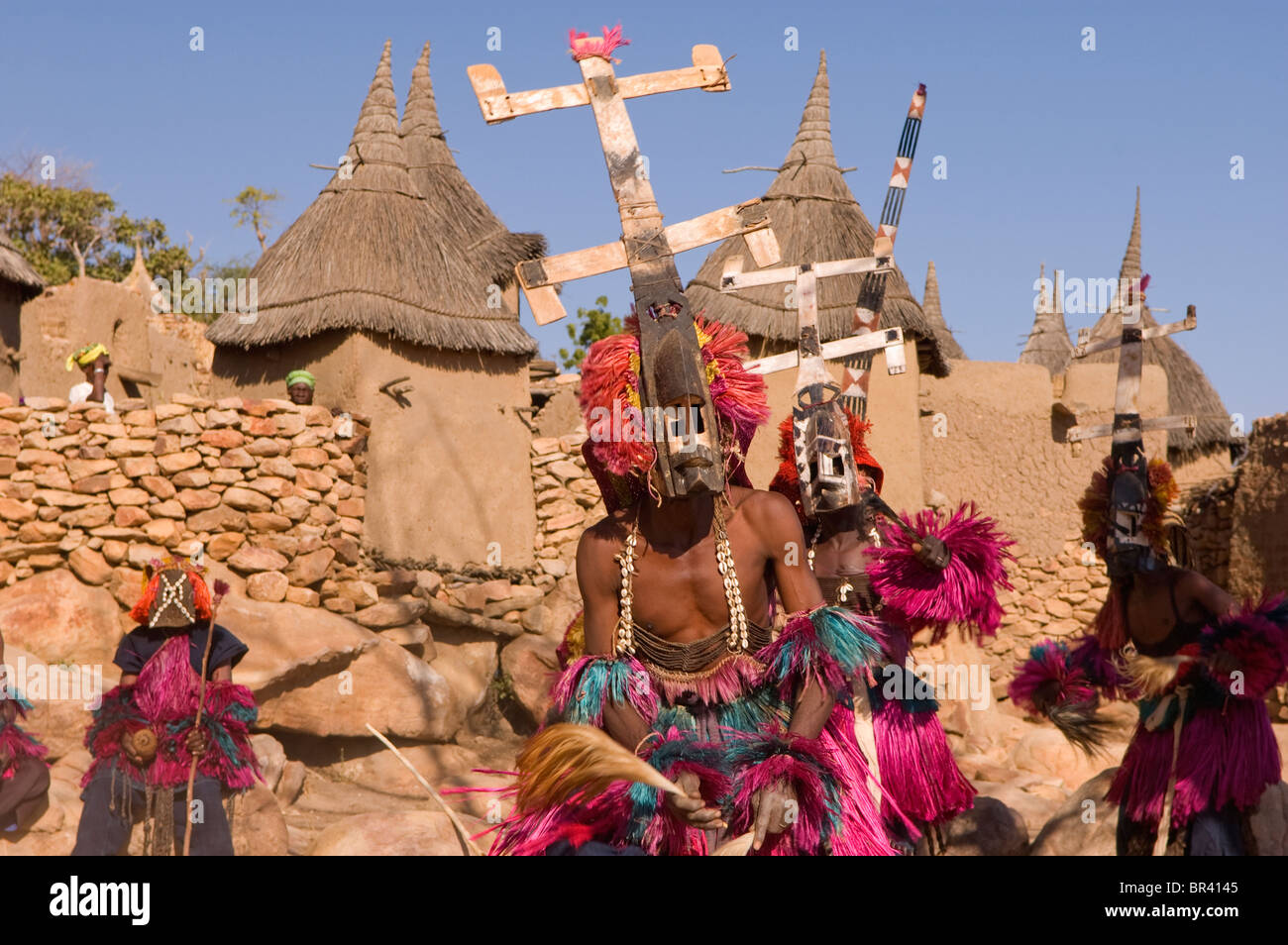 Danse des masques en Pays Dogon Village au Mali Banque D'Images