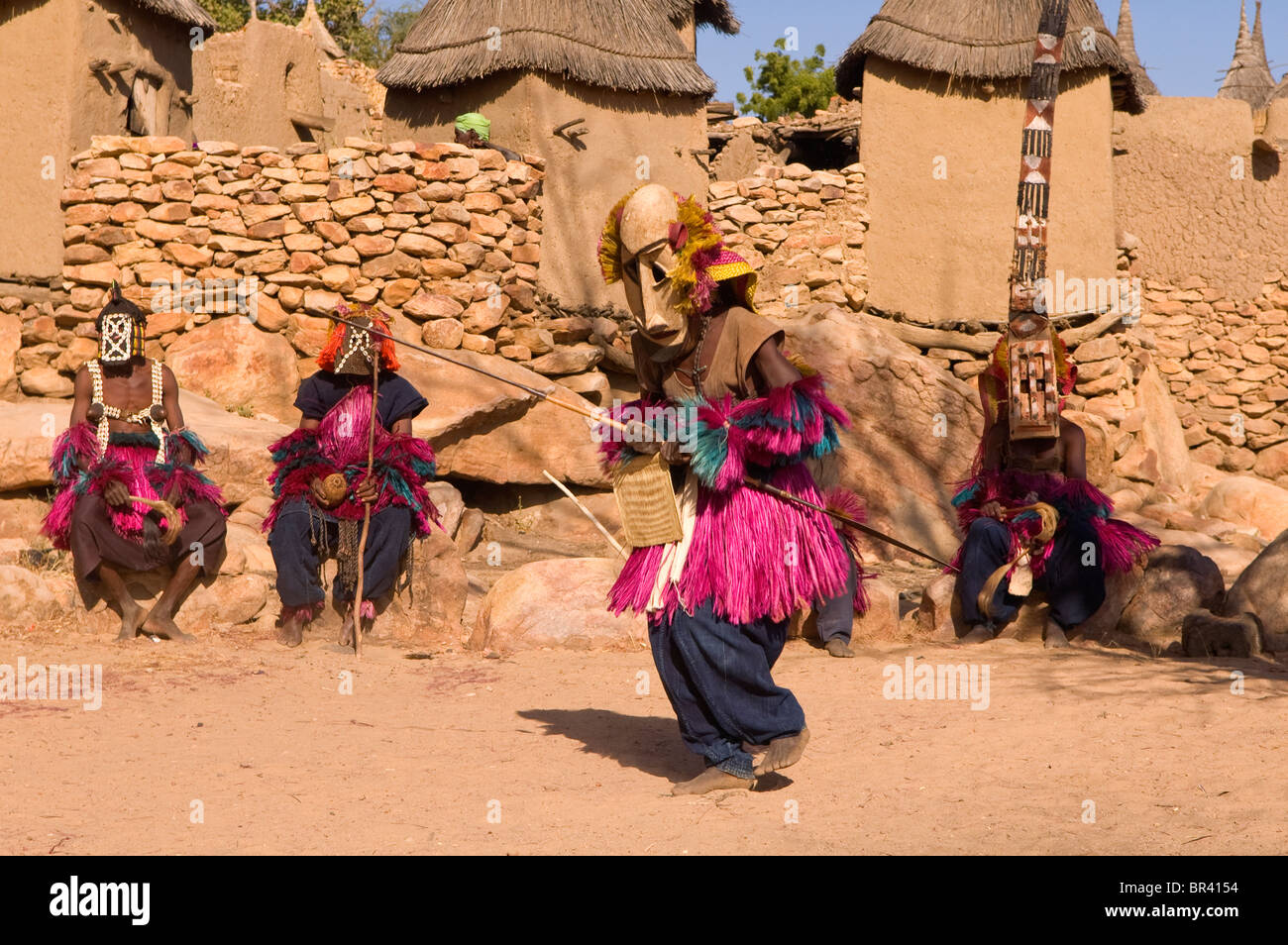 Danse des masques en Pays Dogon, au Mali Viallage Banque D'Images