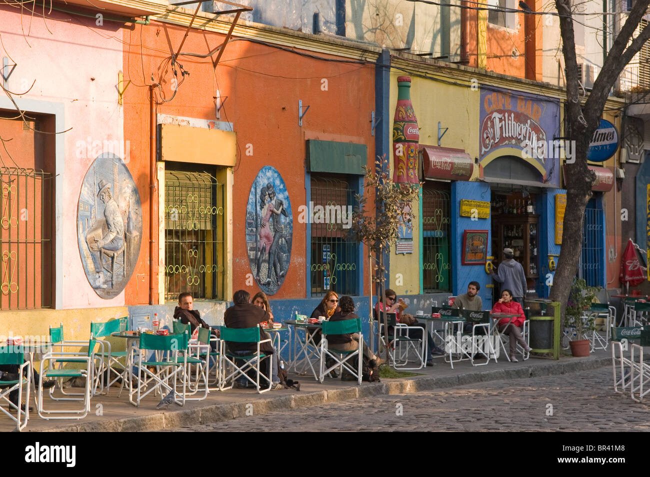 Cafe society dans une rue de Buenos Aires Banque D'Images