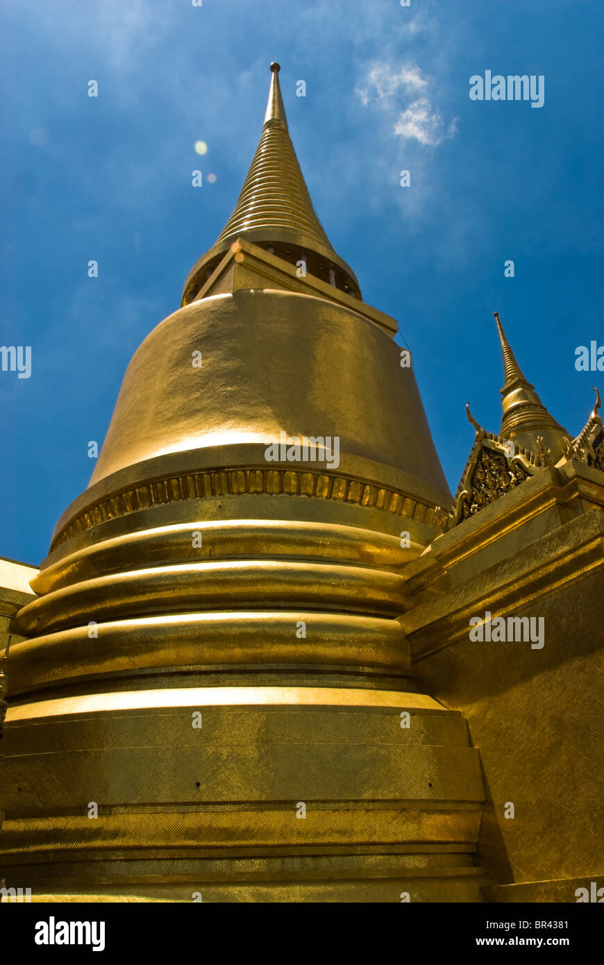 Phra Sri Rattana Chedi à King's Palace Wat Phra Kaeo, Bangkok, Thaïlande Banque D'Images