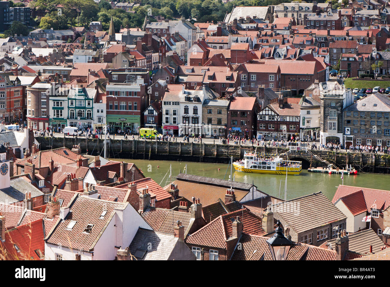 High angle view plus de Whitby et la rivière Esk Banque D'Images