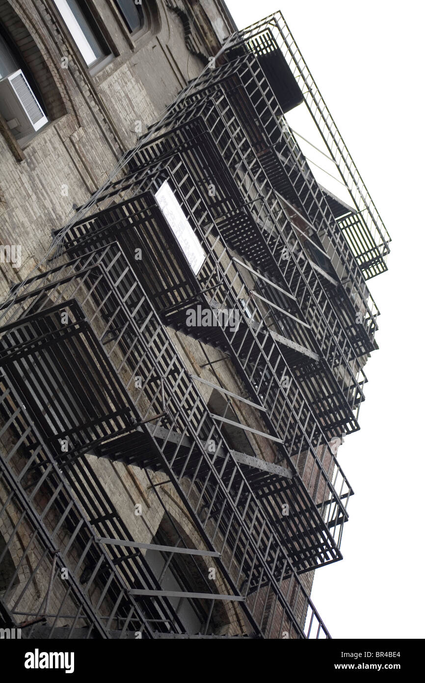 Escaliers de secours externe sur les immeubles à appartements à New York Banque D'Images