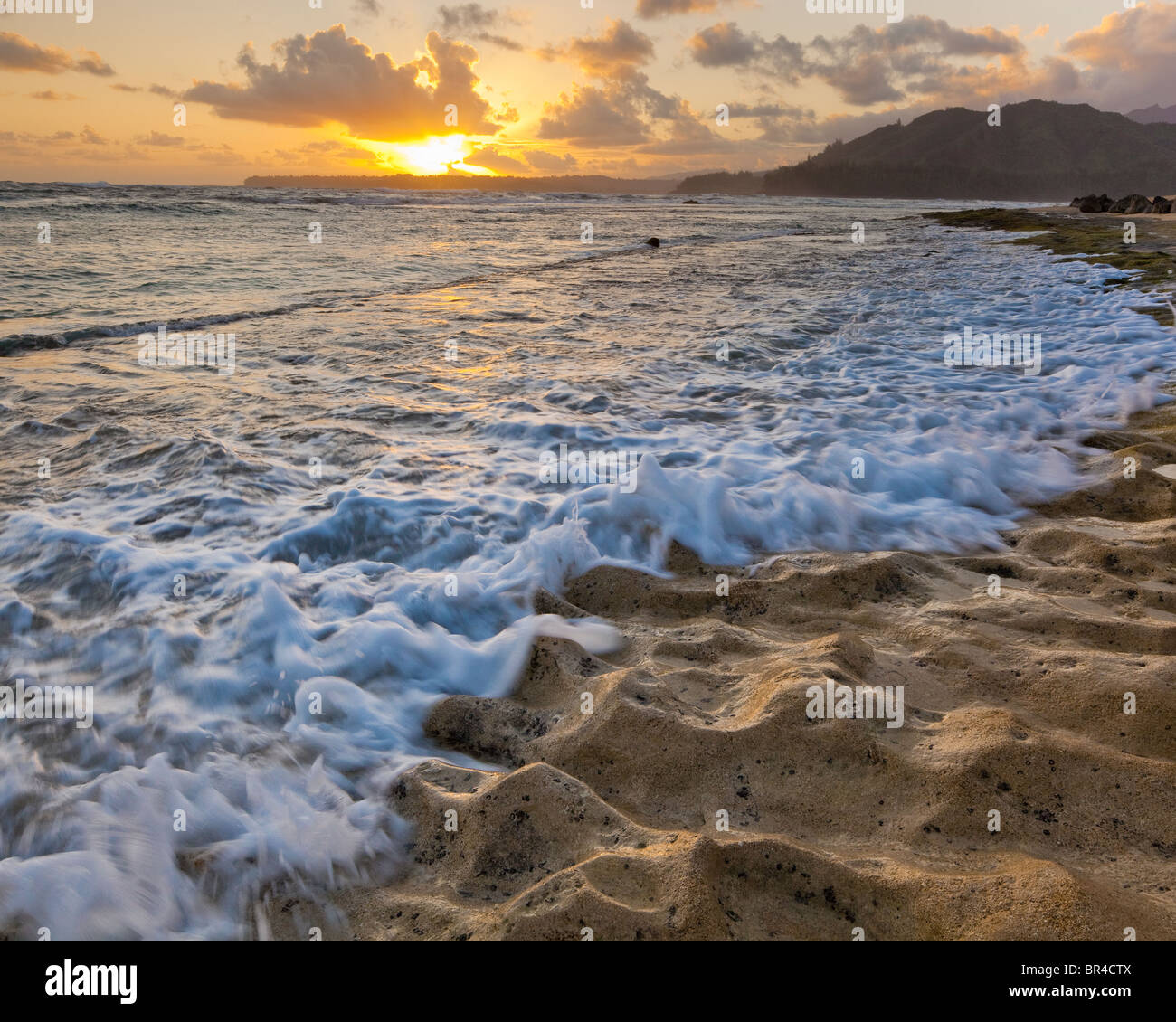 Kauai, Hawaii rock texturé de Haena Beach sur la côte nord de Kauai Banque D'Images