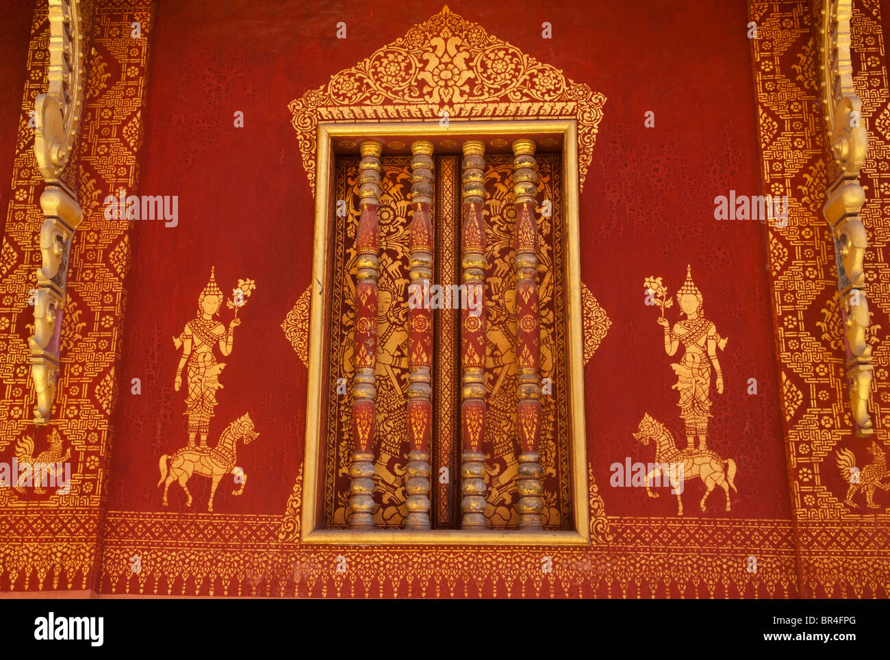 L'art d'or à l'intérieur de temple de Luang Prabang au Laos Banque D'Images