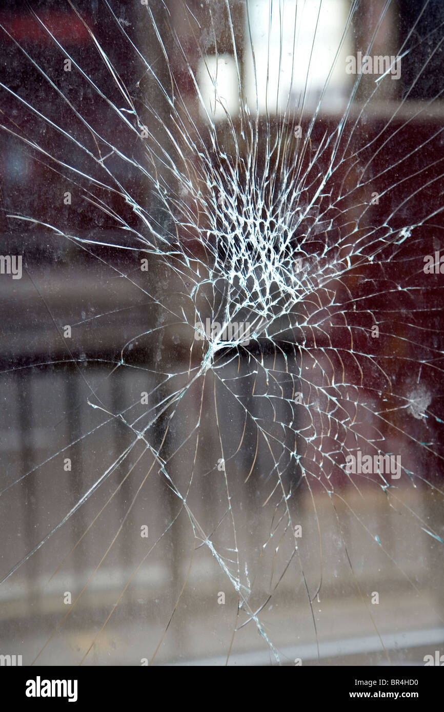 Verre fissuré sur shop/ Banque D'Images
