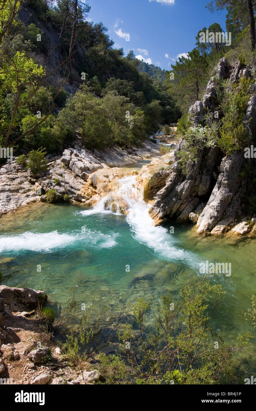Petite cascade dans le Parc National de Cazorla, Espagne Banque D'Images