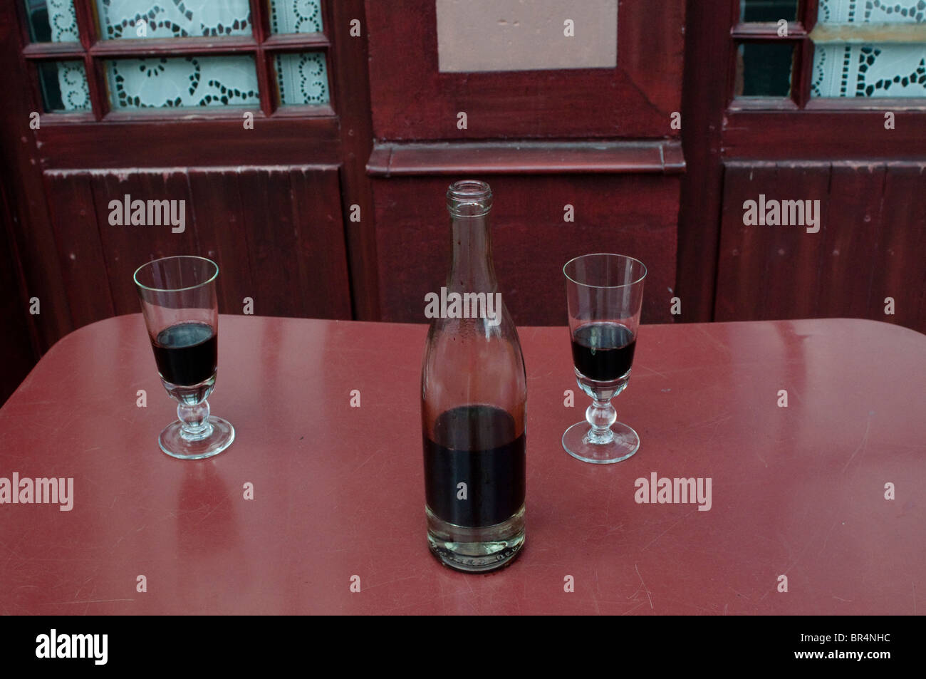 Carafe of wine Banque de photographies et d'images à haute résolution -  Alamy