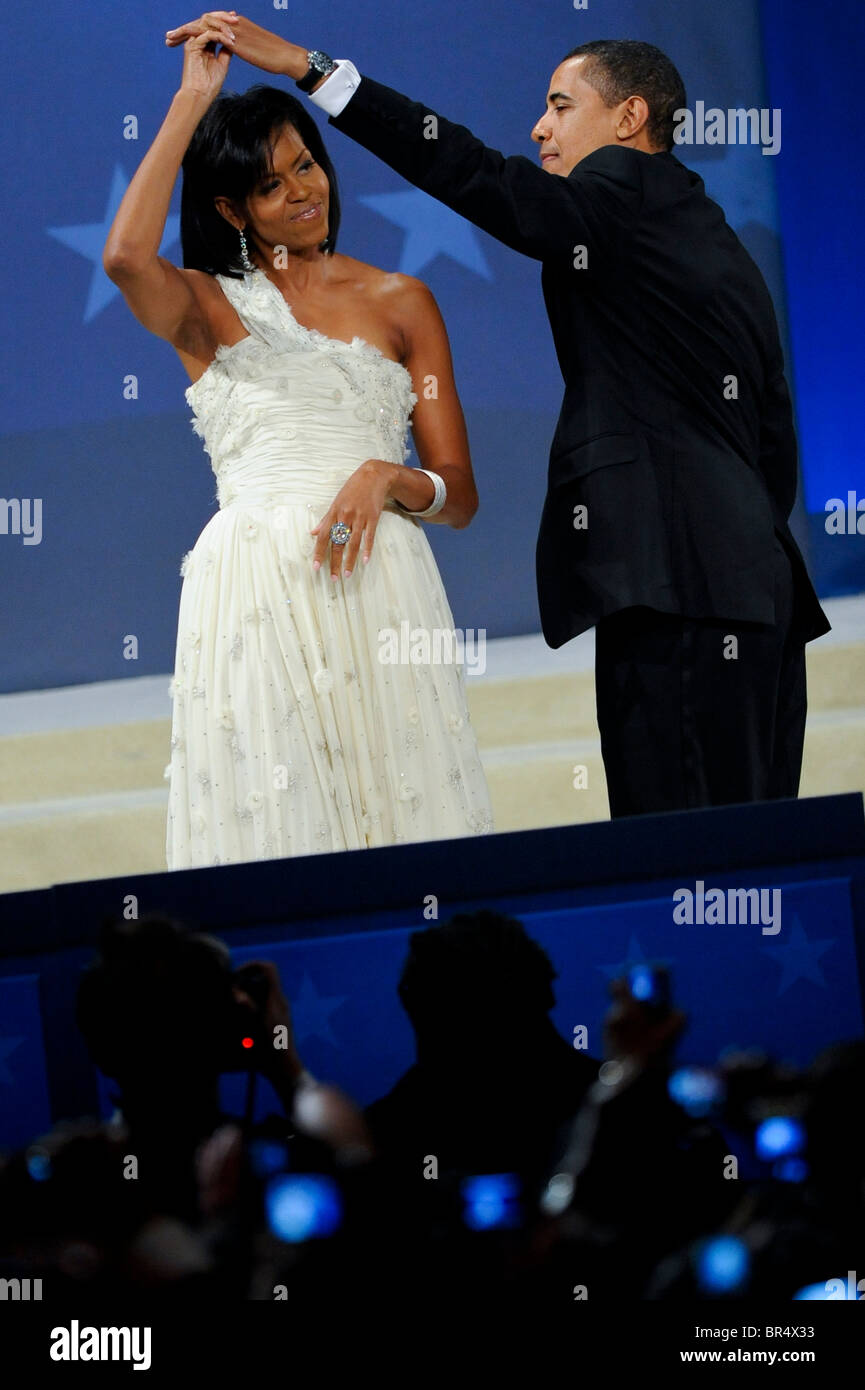 L'Obamas la danse à un bal inaugural à Washington. Banque D'Images