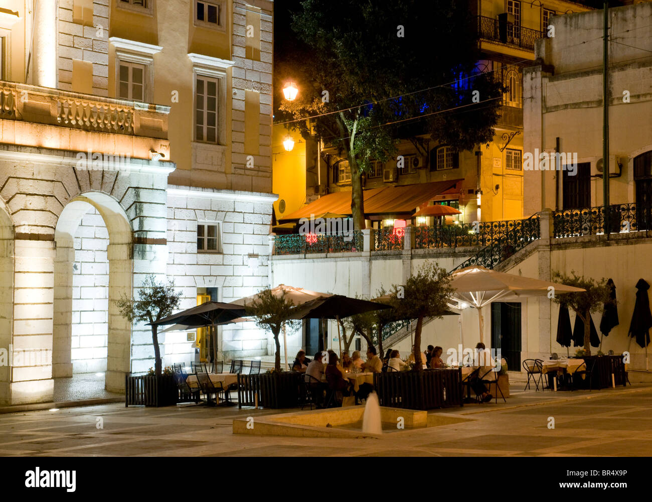 Librairie de São Carlos, situé en face du Teatro São Carlos de Lisbonne dans le quartier de Chiado. Le Chiado Café peut également être considéré. Banque D'Images