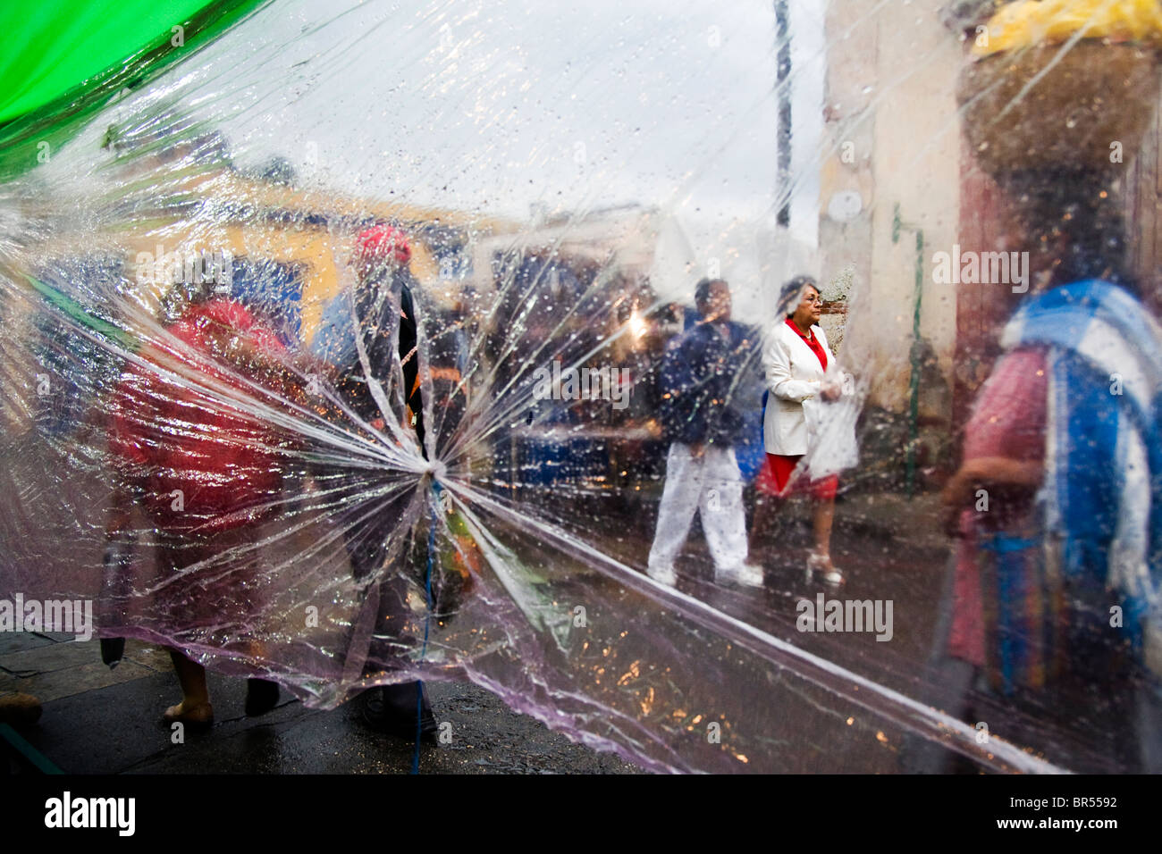 Les piétons dans la rue en début d'après-midi, dans la ville d'Oaxaca Oaxaca Mexique Banque D'Images