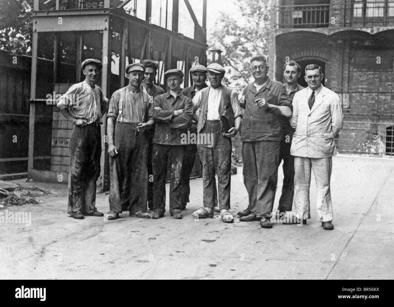 Photographie historique, ouvriers et patron, autour de 1927 Banque D'Images