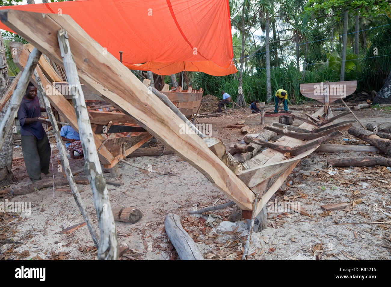 Nungwi, Zanzibar, Tanzanie. Quille d'un bateau en construction, de la construction de bateaux. Banque D'Images