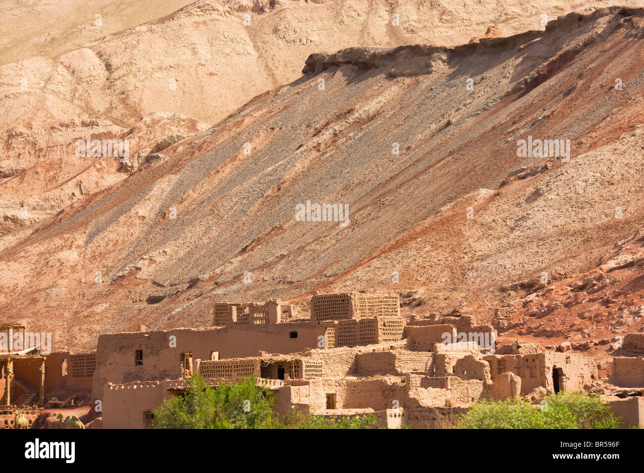 Village de style traditionnel maisons d'argile,Turpan, Xinjiang, Chine Banque D'Images