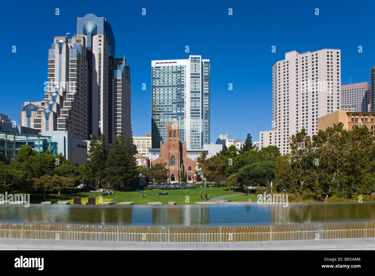 MARTIN LUTHER KING MEMORIAL FOUNTAIN, le Mariott et quatre saisons des jardins Yerba Buena DE SAN FRANCISCO, CALIFORNIE Banque D'Images