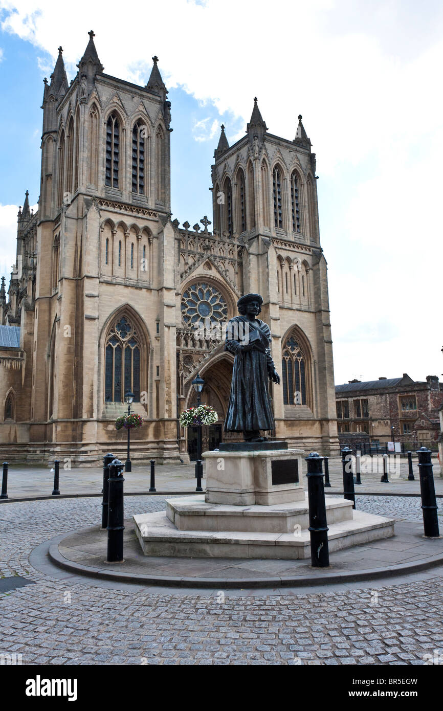 La cathédrale de Bristol - West/et statue Banque D'Images